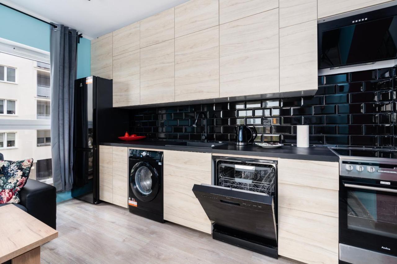 Modern Apartment With Balcony & Free Garage Poznan By Noclegi Renters Buitenkant foto