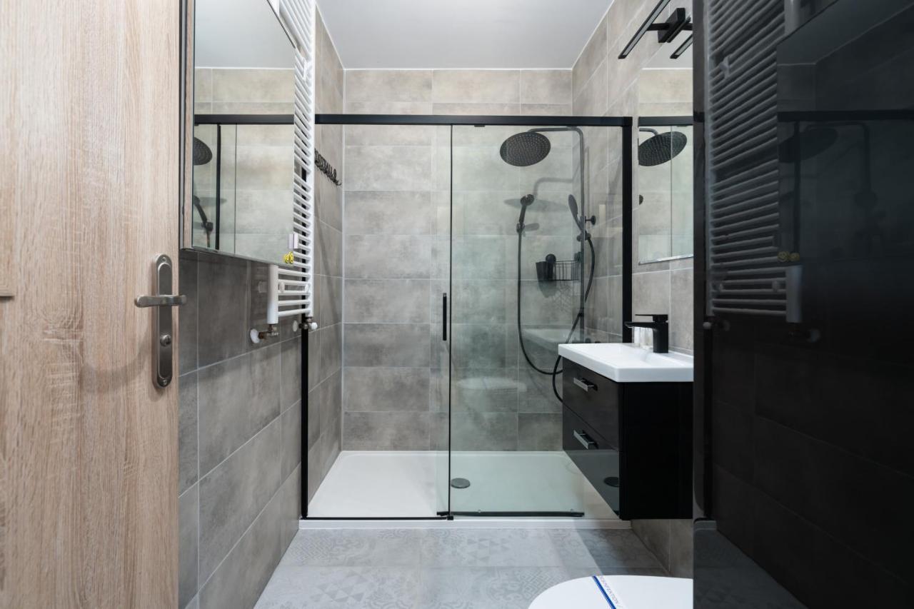 Modern Apartment With Balcony & Free Garage Poznan By Noclegi Renters Buitenkant foto