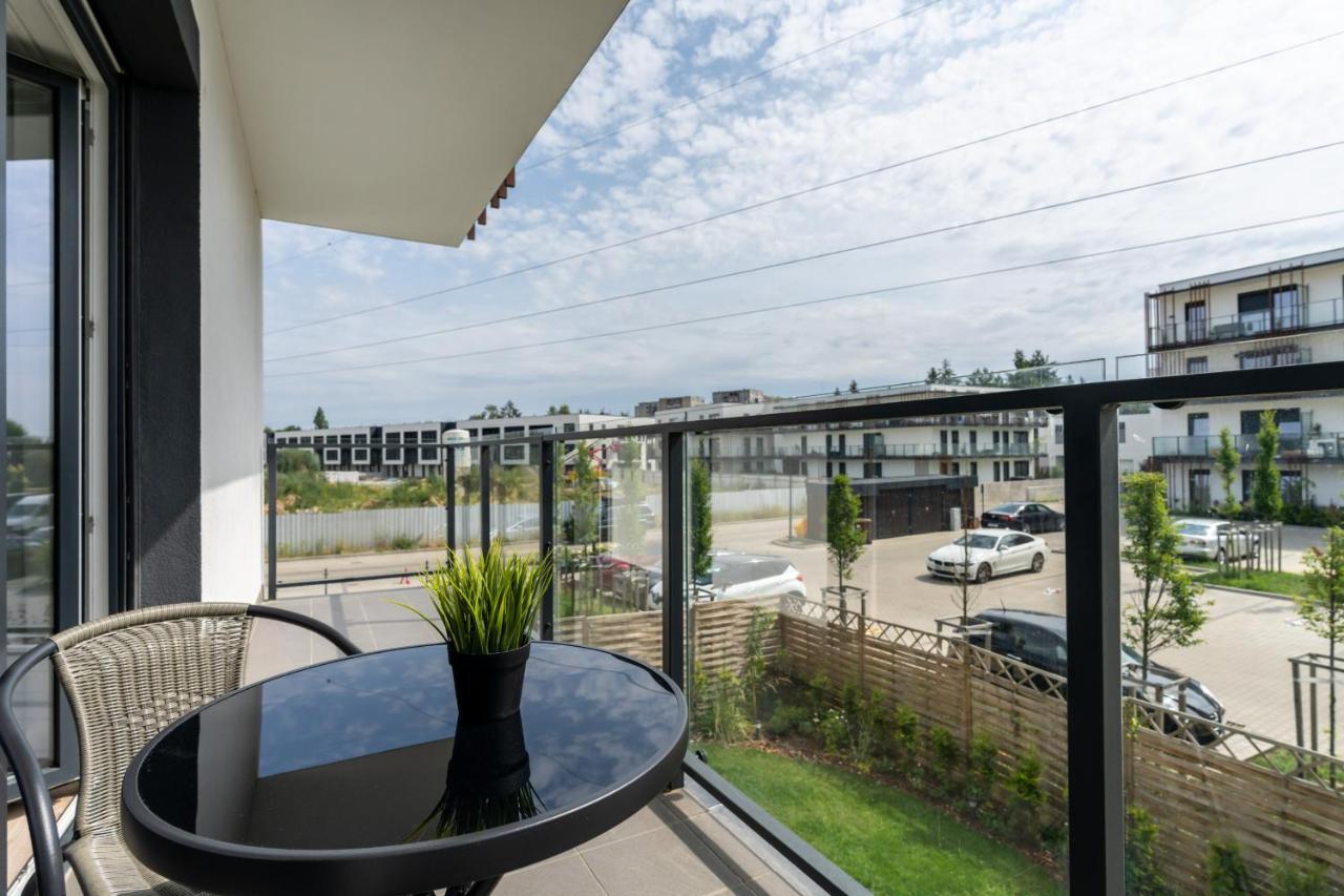 Modern Apartment With Balcony & Free Garage Poznan By Noclegi Renters Buitenkant foto