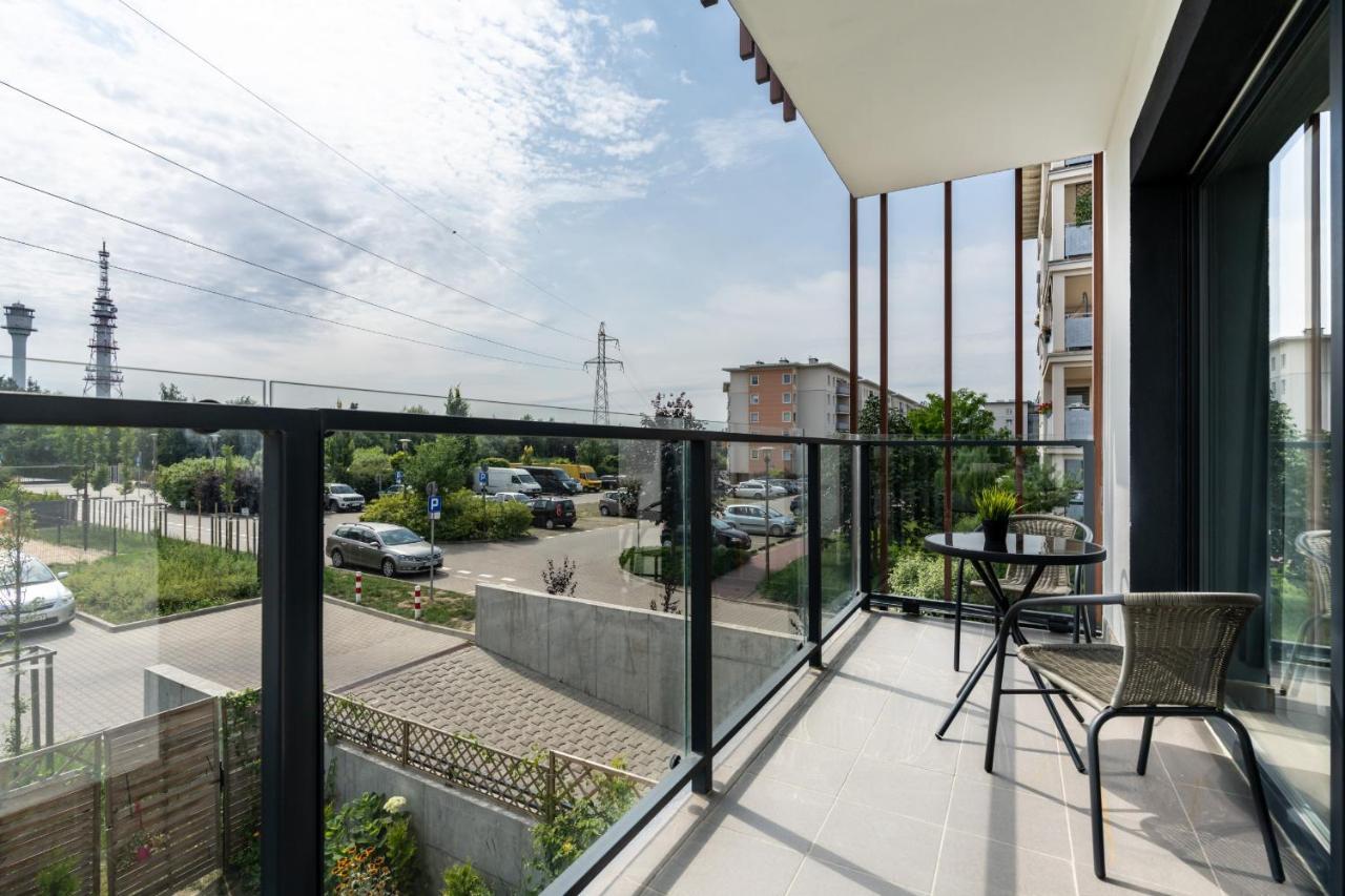 Modern Apartment With Balcony & Free Garage Poznan By Noclegi Renters Buitenkant foto