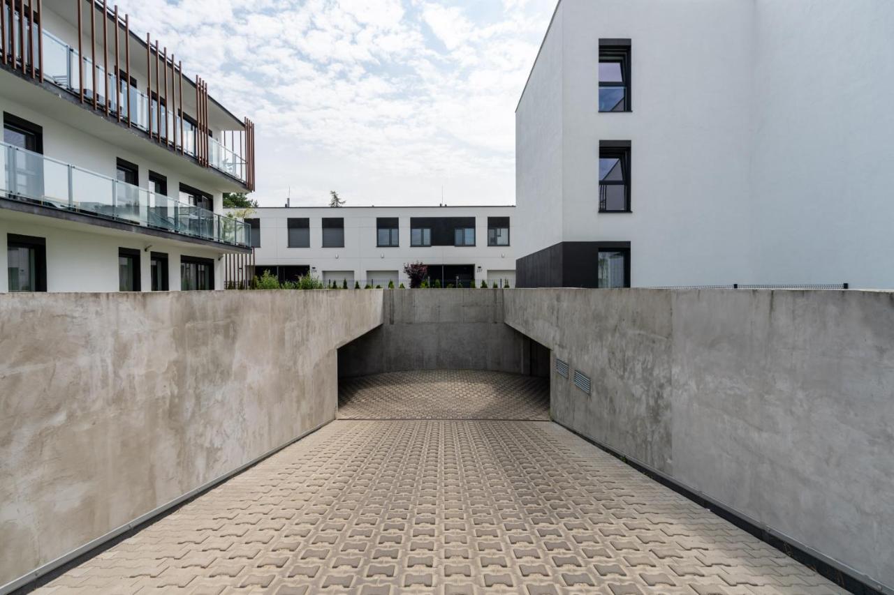 Modern Apartment With Balcony & Free Garage Poznan By Noclegi Renters Buitenkant foto